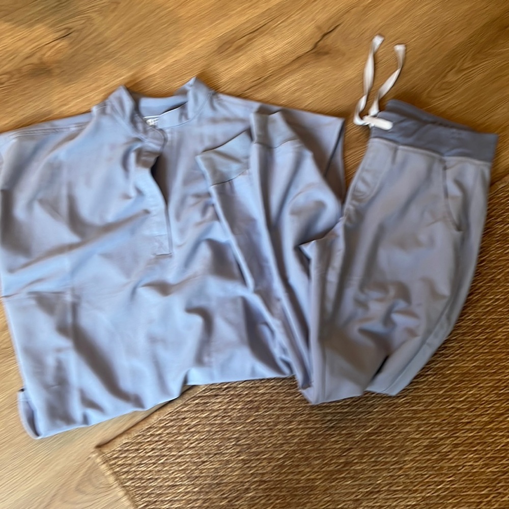 Figs XS rafaela and small Zamora joggers vapor blue